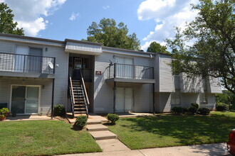 Building Photo - High Meadows - Spacious 2 bed, 1.5 bath Ga...