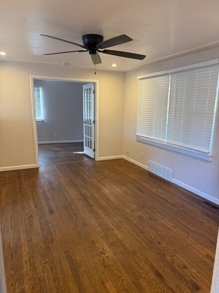 Building Photo - 1920 Xanthia St