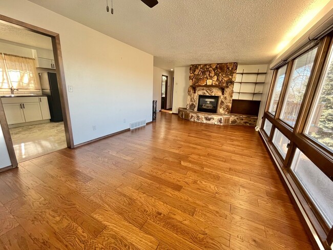 Building Photo - 3 Bed/2 Bath Lakefront Rental Home in Sioux Falls!