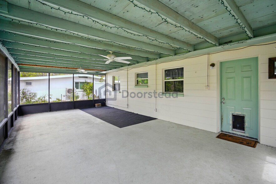 Building Photo - 760 86th Ave N