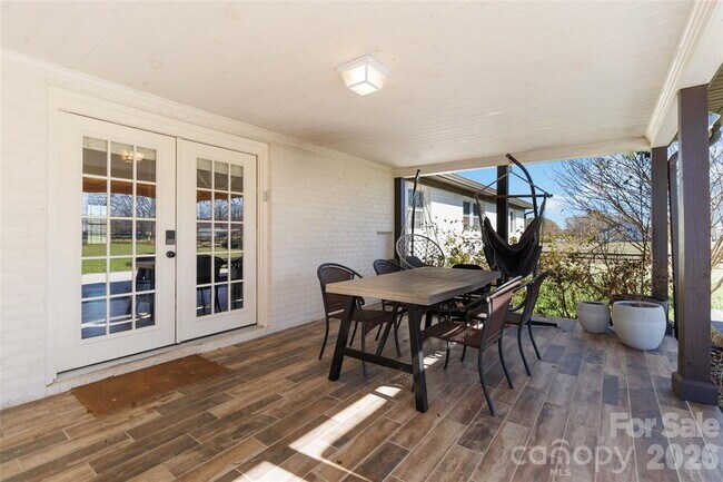 Building Photo - "Spacious 5-Bed, 3-Bath Sanctuary with 3,064 Sq Ft of Comfort in Waxhaw, NC!"