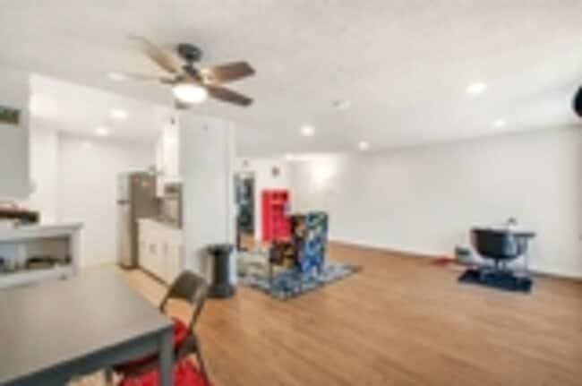 Building Photo - SIGN LEASE BY 2/1/26 RECEIVE 1 MONTH FREE ON 12 MONTH LEASE!