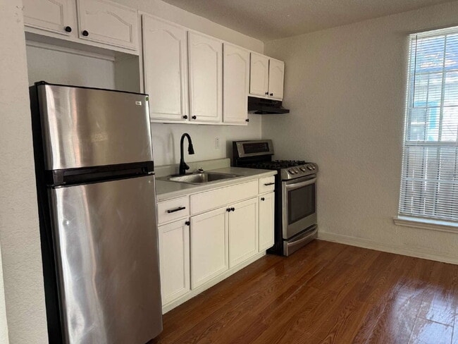 Building Photo - Newly Renovated Beautiful Home Close to So...
