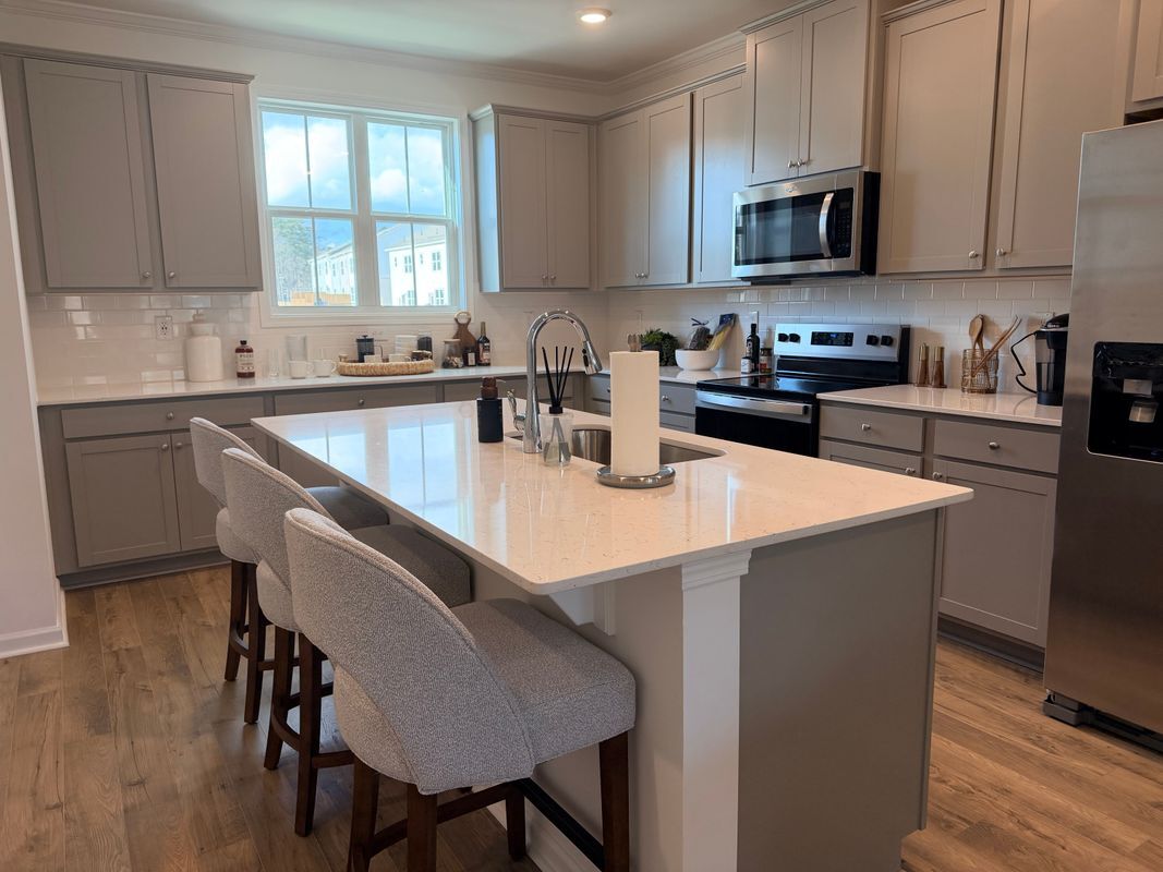 Building Photo - 695 Alburg Aly