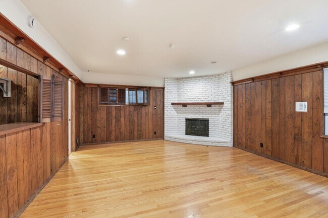 Building Photo - 1008 Westholme Ave