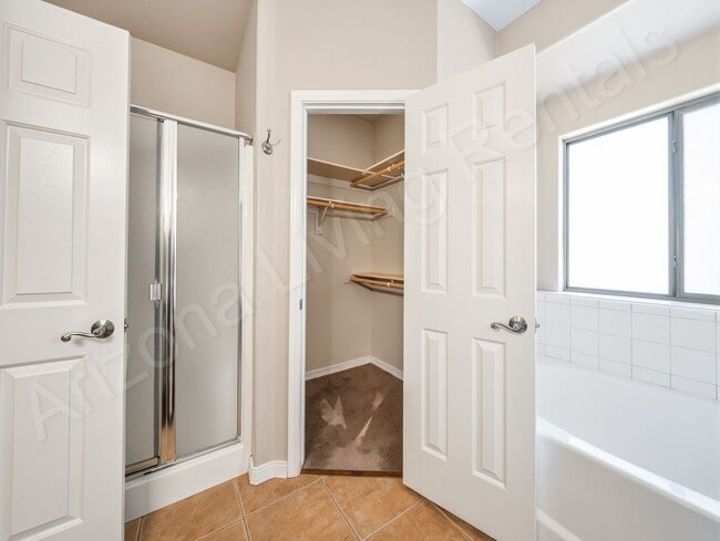 Building Photo - 2085 Alan Ladd Dr