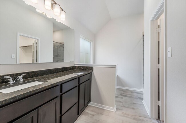 Building Photo - 4 Bedroom- Like New Home in Sterling Ridge...