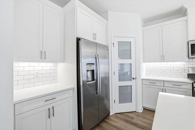 Building Photo - 201 Ursaline St