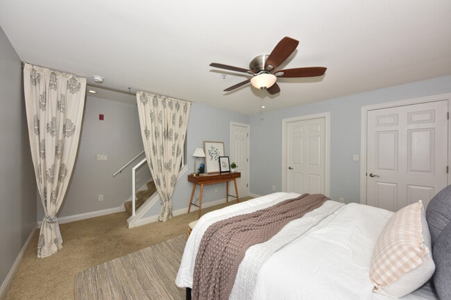 Building Photo - 1515 N Van Buren St