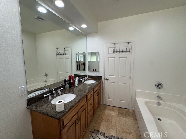 Building Photo - 21650 Skyhill Pl