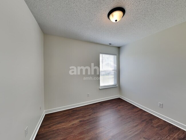 Building Photo - 710 Woodington Ln