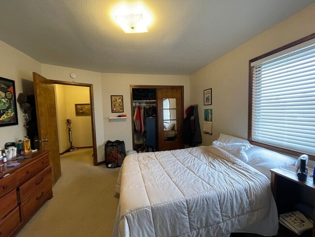 Building Photo - 1624 Azalea Dr