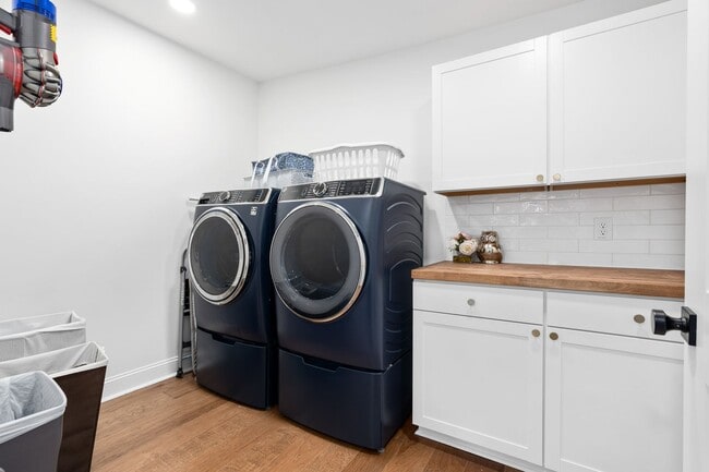 Building Photo - Home for rent in Homewood