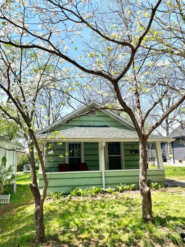 Building Photo - 1306 S Grant St