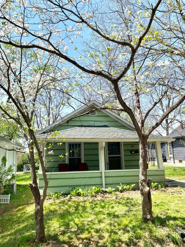 Primary Photo - 1306 S Grant St