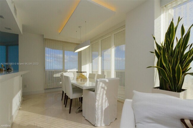 Building Photo - 3 br, 3 bath Condo - 4775 Collins Ave Apt ...