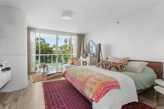 Building Photo - 2127 Brickell Ave