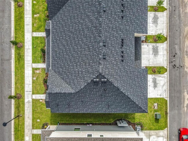 Building Photo - 9824 Walkway Dr