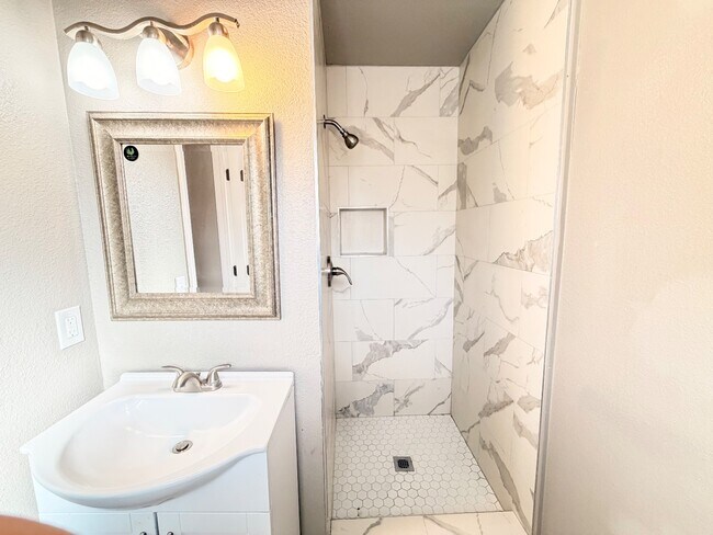 Building Photo - 8941 E 57th St