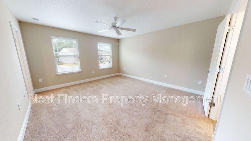 Building Photo - 201 Silver Creek Pl