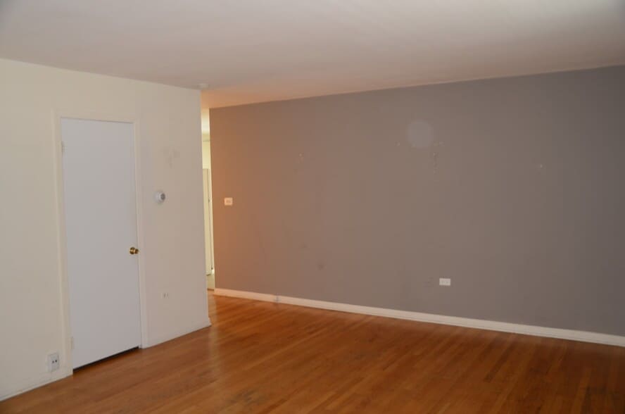 Building Photo - 1609-1609 Waukegan Rd