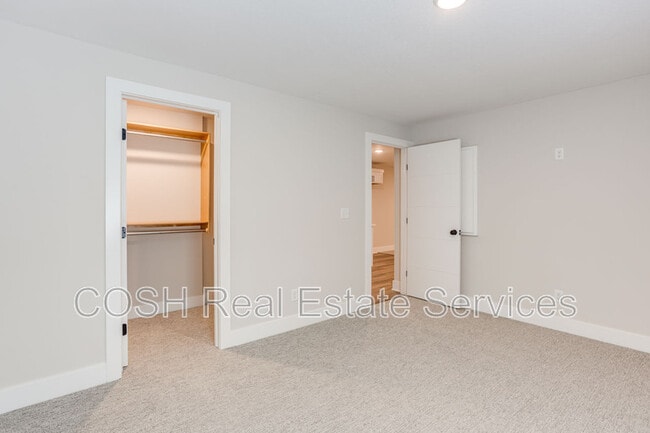 Building Photo - 8441 W 37th Ct N