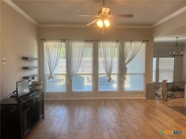 Building Photo - 5623 Blackstone Dr