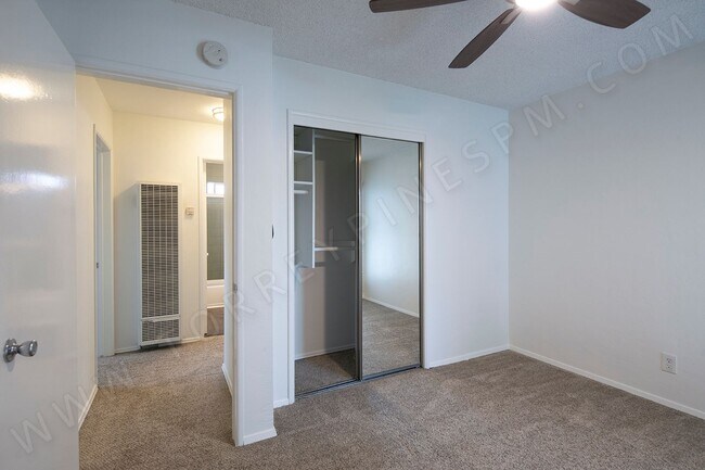 Building Photo - 1 MONTH FREE ~ 2BR in Sail Bay with Parking!