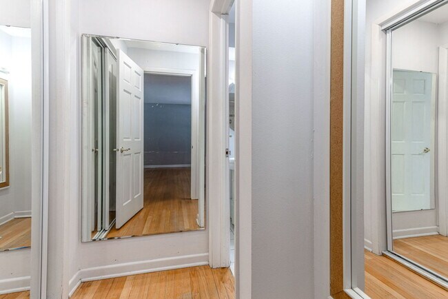 Building Photo - 996 Castlegate Ct