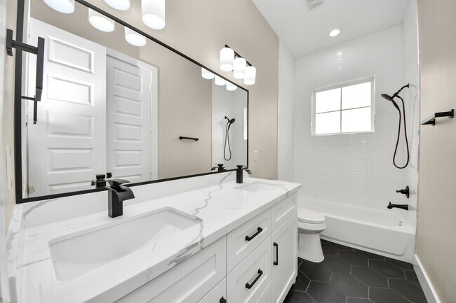 Building Photo - 127 E 38th St