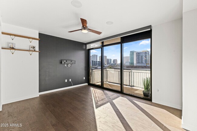 Building Photo - 200 W Portland St