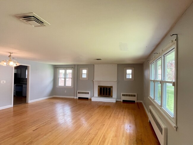 Building Photo - 25 Lindy Ln
