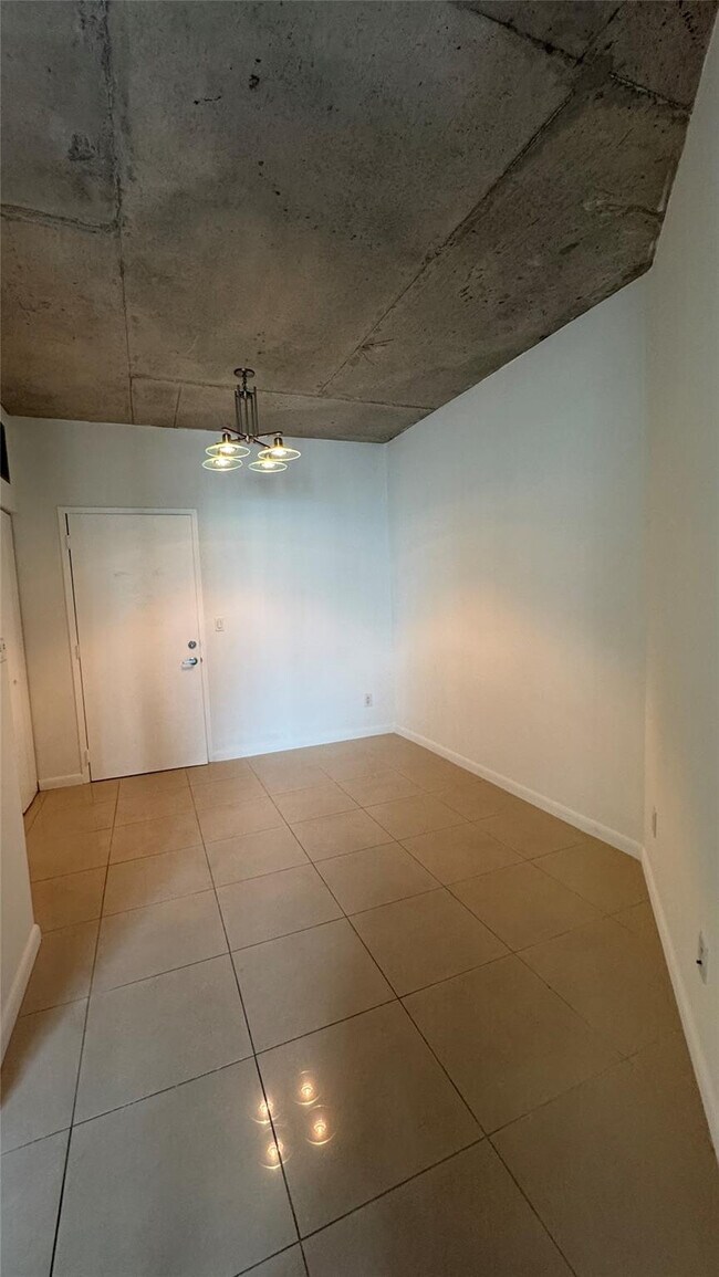 Building Photo - 690 SW 1st Ct