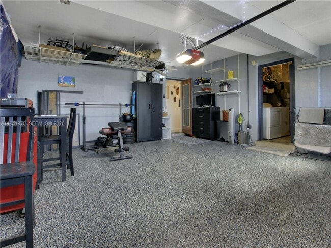 Building Photo - 1561 NE 47th St