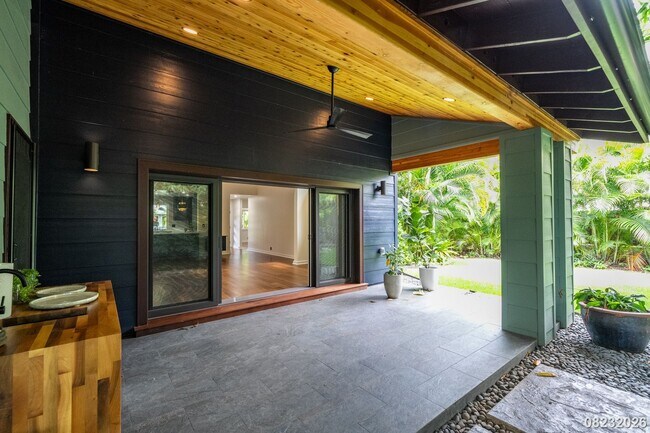 Building Photo - 427 Akoakoa Pl