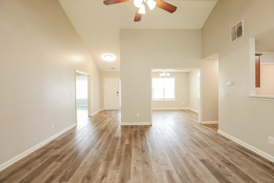 Building Photo - 225 Comet Ct