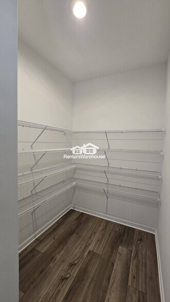 Building Photo - 2133 Boxwood Cir