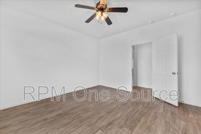 Building Photo - 113 Oriole Dr