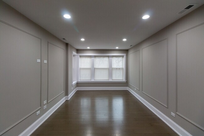 Building Photo - 2817 N Talman Ave