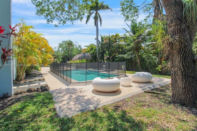 Building Photo - 6900 SW 104th St