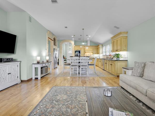 Building Photo - 3003 Creekwood Dr