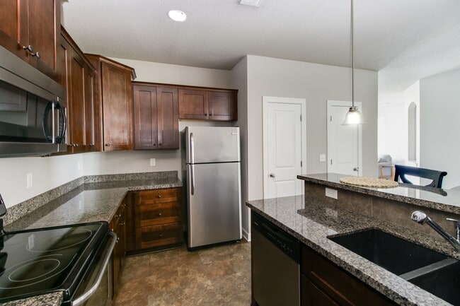 Building Photo - 15971 S Crestview Dr