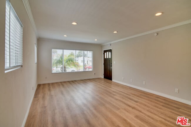 Building Photo - 2616 W 77th St