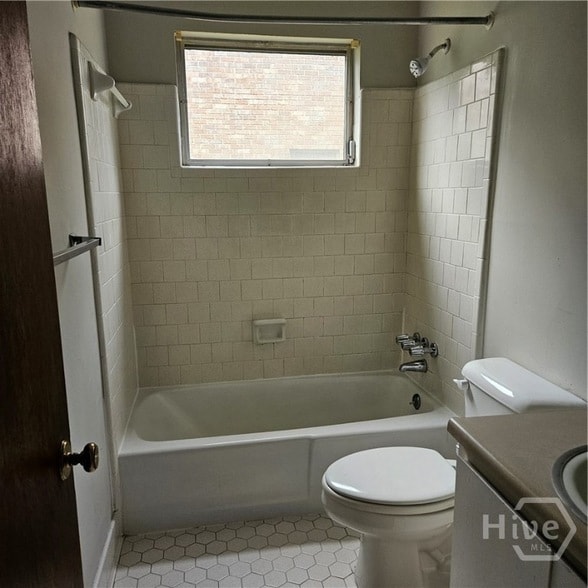 Building Photo - 4407 Caroline Dr