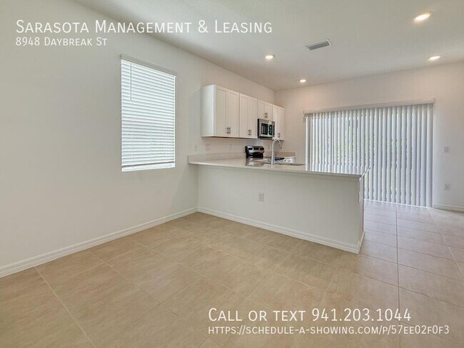 Building Photo - 8948 Daybreak St