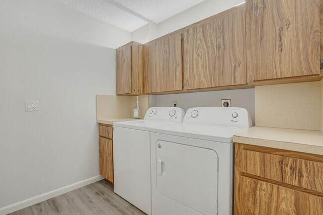 Building Photo - 6037 Balboa Cir