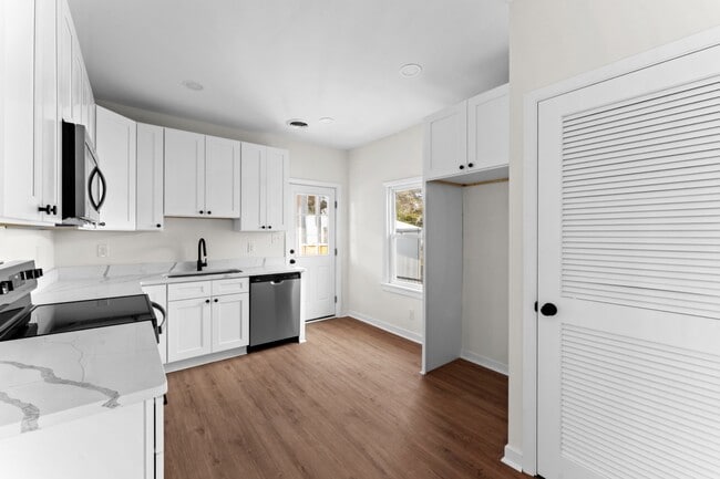 Building Photo - Trek Rentals