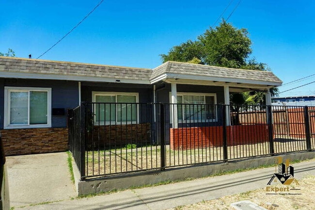 Building Photo - 697 Santiago Ave