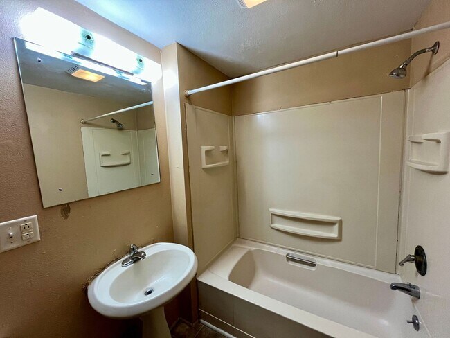 Building Photo - 1335 Prospect Ave