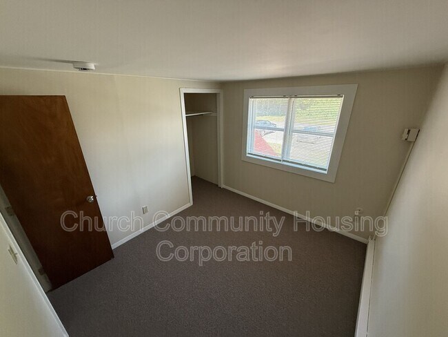 Building Photo - 169 Conanicus Ave